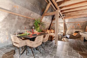 Luxury Suite | Living area - Intense (Manage)