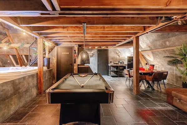 Luxury Suite | Living area - Intense (Manage)