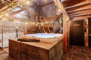 Luxury Suite | Bathroom | Bathrobes, slippers - Intense (Manage)