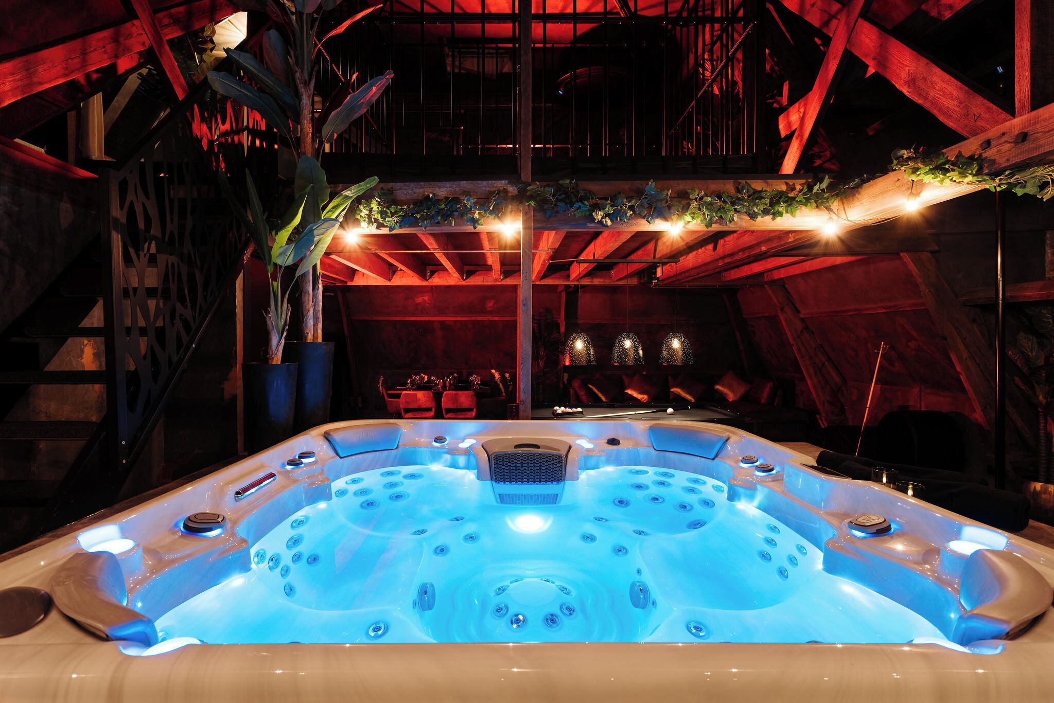 Luxury-Suite | Innen-Whirlpool