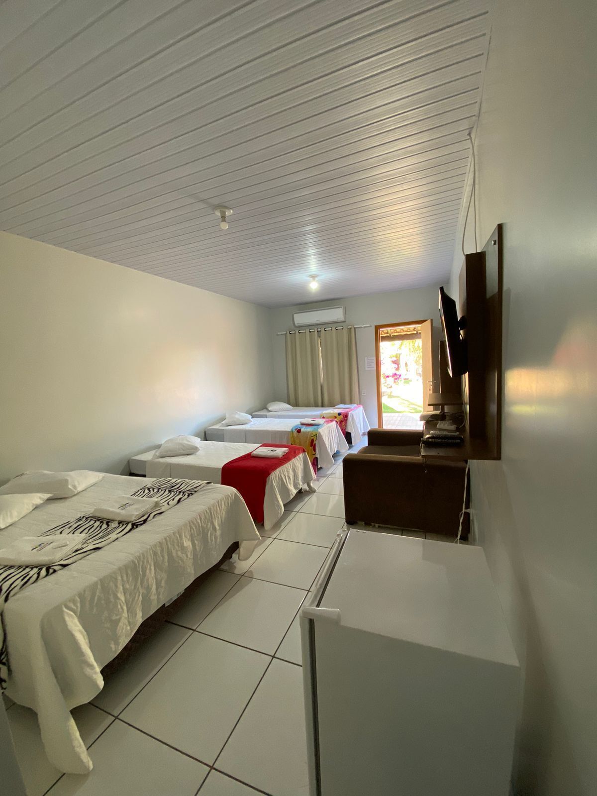 9 bedrooms, internet, bed sheets