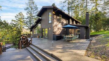 House (5 Bedrooms) | Interior