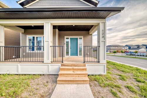 Bright & Spacious 3BR Home in Cochrane – Minutes from Calgary & the Rockies