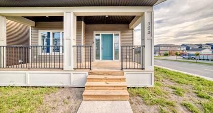Bright & Spacious 3BR Home in Cochrane – Minutes from Calgary & the Rockies