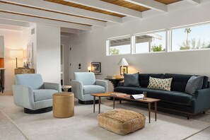 Smart TV, fireplace, books - NEW Kitchen, Bathrooms, Furniture, Floors & Grill In Midcentury Modern Pool Home (Palm Springs)