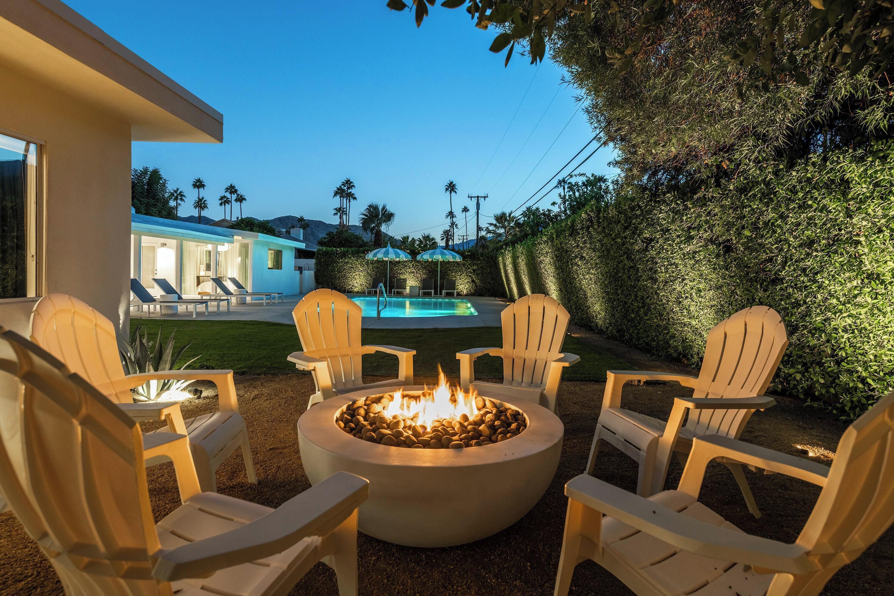 Utomhuspool och uppvärmd pool