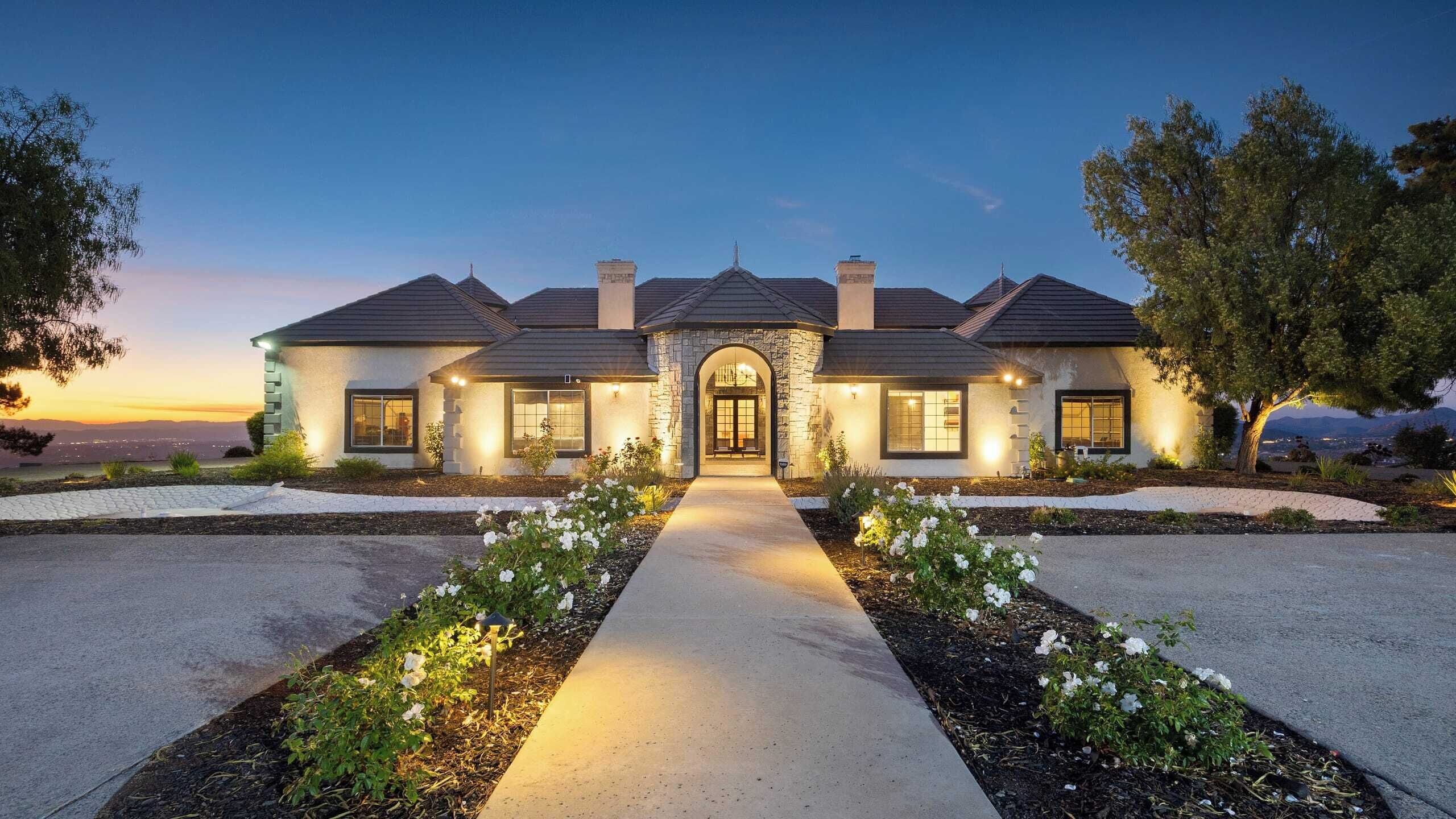 House (5 Bedrooms) | Interior