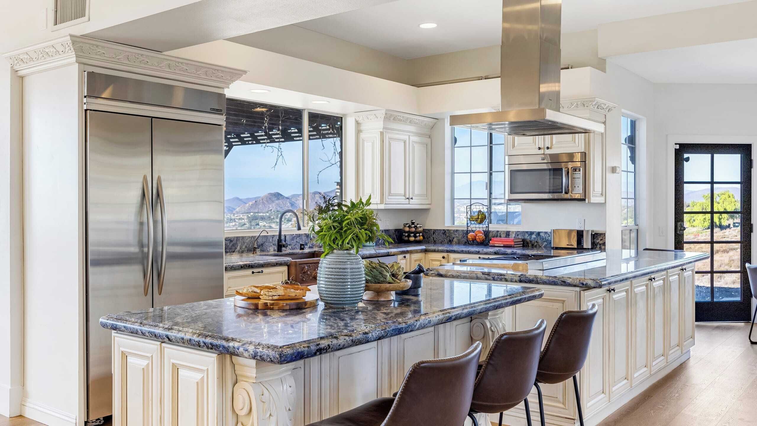 House (5 Bedrooms) | Interior