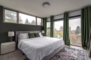 3 bedrooms, travel cot, free WiFi - 3BR | Rooftop&Yard | West Seattle | Sophari Home A (Seattle)