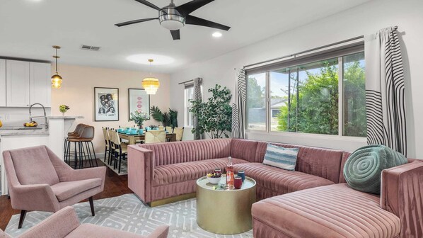 House (4 Bedrooms) | Interior