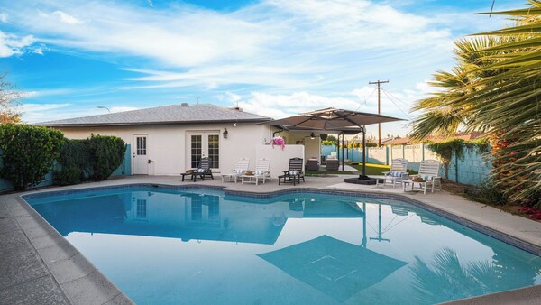 Scottsdale Retreat W/ Private Pool, Outdoor Dining & Close To Old Town Fun Casa Cambridge By Avantstay - Paradise Valley, AZ