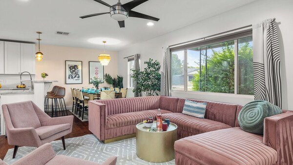 Scottsdale Retreat W/ Private Pool, Outdoor Dining & Close To Old Town Fun Casa Cambridge By Avantstay - Scottsdale, AZ