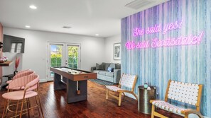 Interior - Scottsdale Retreat w/ Private Pool, Outdoor Dining & Close to Old Town Fun Casa Cambridge by Avantstay (Scottsdale)