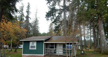 Cabin 2 Bedrooms - Room 11 - A non - smoking room with two queen sized beds.