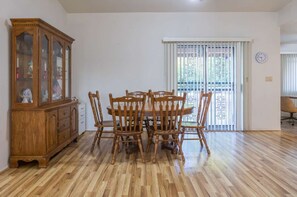 Dining - Mesa Getaway Home In Central Location (Mesa)