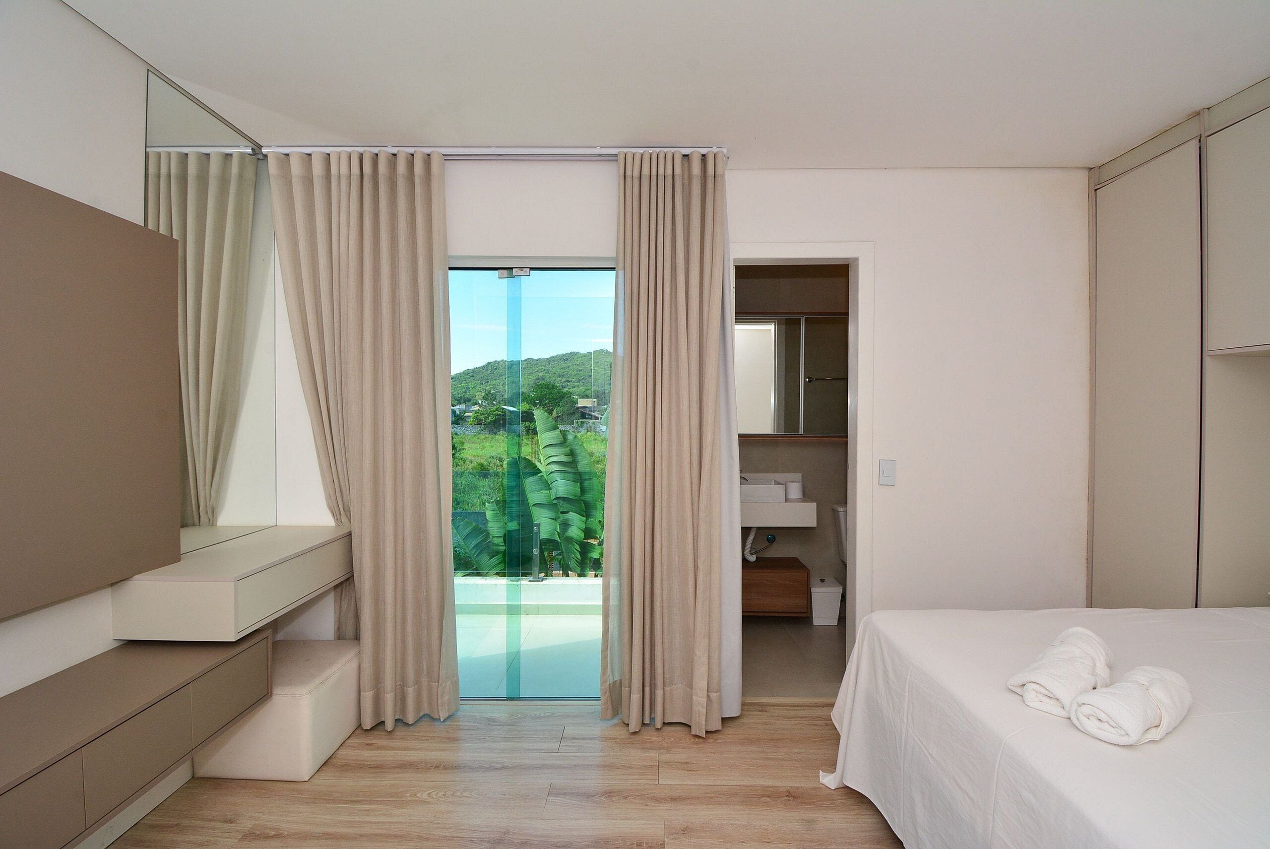 Blackout drapes, free WiFi