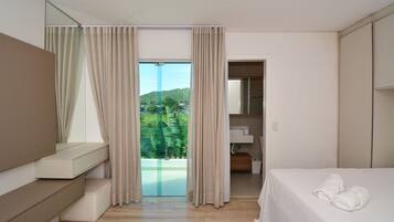 Blackout drapes, free WiFi