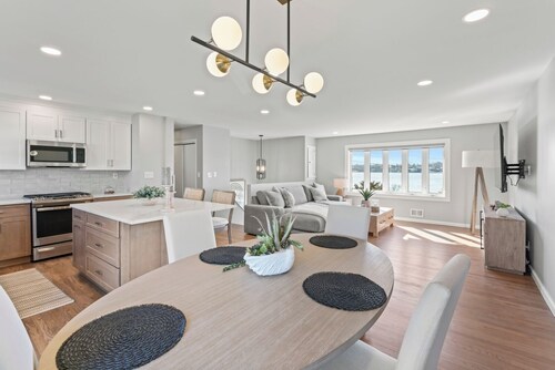 4BR Open Concept · Sunset View · Pool & Near Ocean