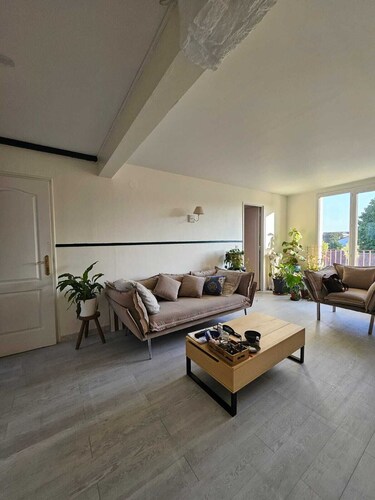 Bright apartment with balcony in a wooded residence