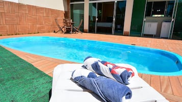 Villa | Piscina | Una piscina al aire libre