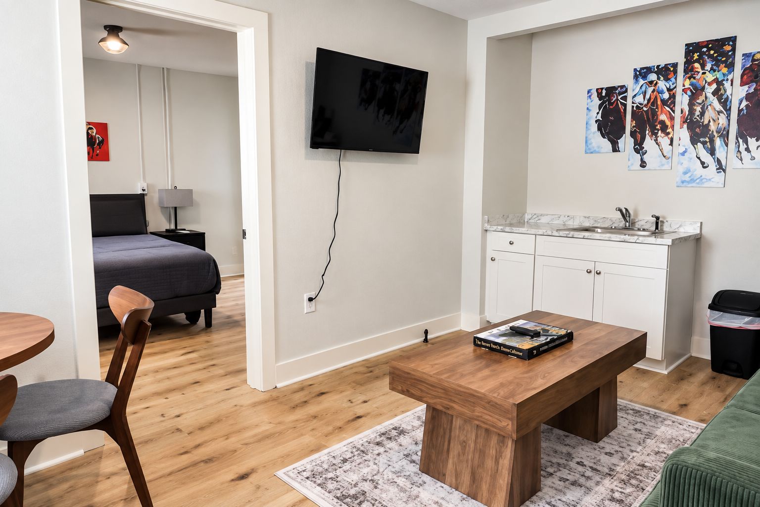 1 chambre, fer et planche à repasser, accès au Wi-Fi (inclus)