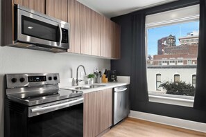 Private kitchen - Party in Gaslamp! Chic 2br, Sleeps 6, Best Area! (San Diego)
