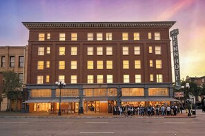 Exterior - Party in Gaslamp! Chic 2br, Sleeps 6, Best Area! (San Diego)