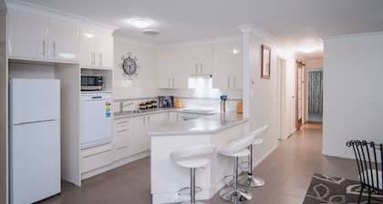 Spacious 4-Bedroom Rural Retreat in Moonbi – Bring Your Horses!