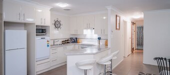 Spacious 4-Bedroom Rural Retreat in Moonbi – Bring Your Horses!