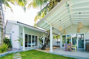 Terrace/patio - New Tropical 3-Bedroom Villa with Private Pool, 450m to Kabalana Beach (Ahangama)