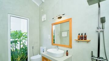 Dusche, Haartrockner, Bidet, Handtücher