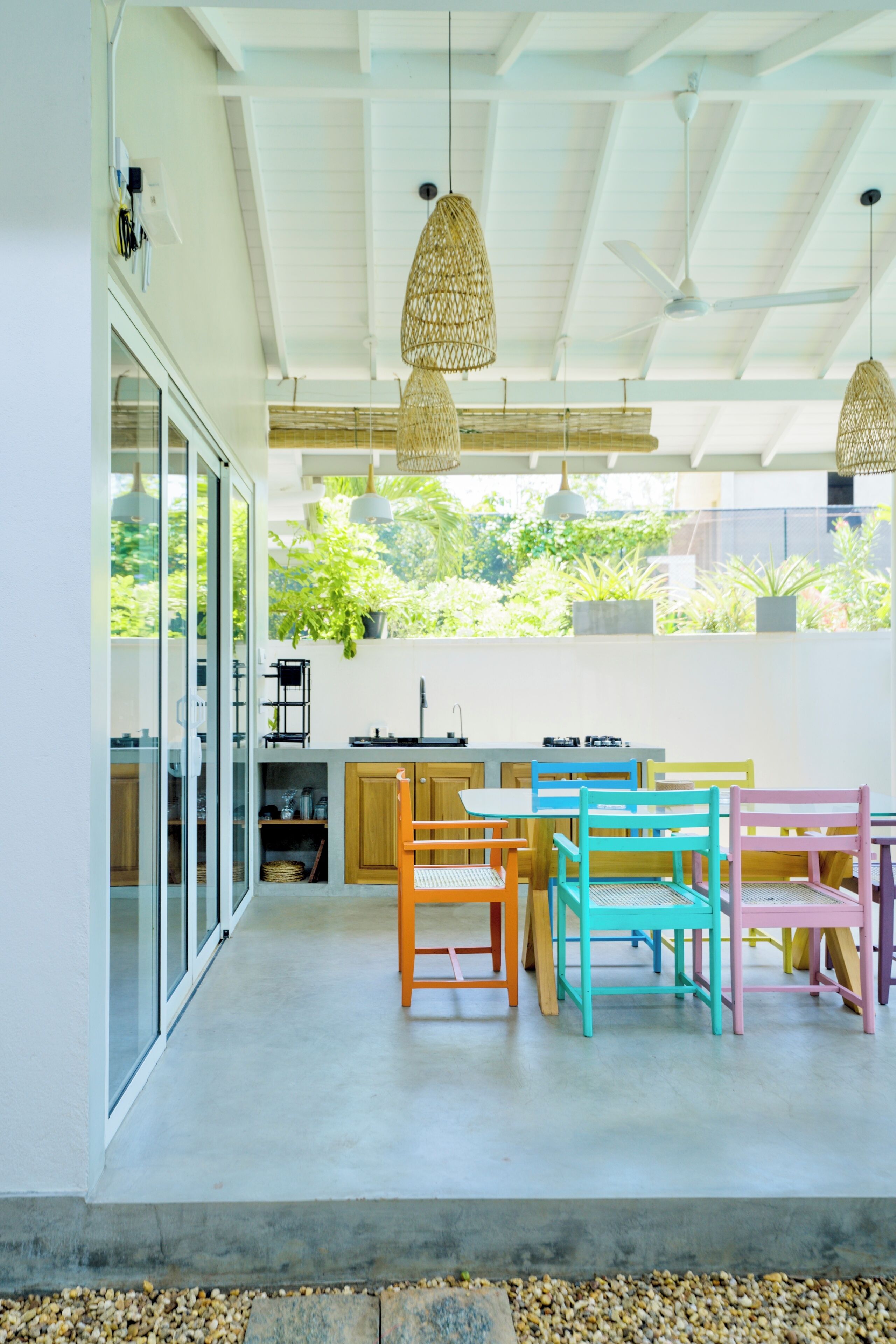 屋外ダイニングエリア