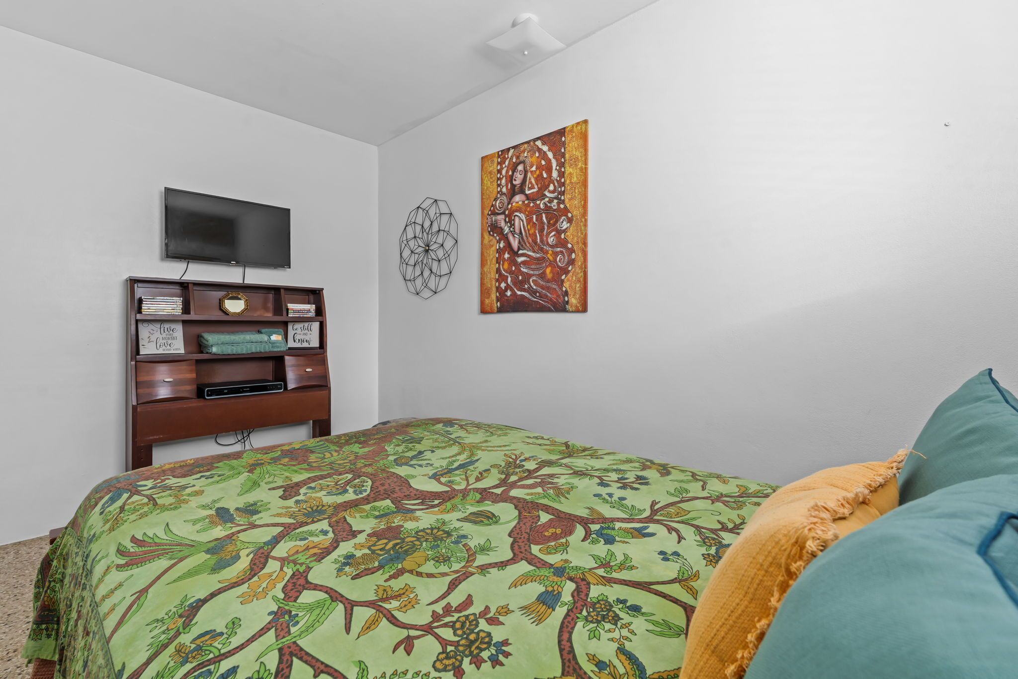 Ferros/tábuas de passar roupa, Wi-Fi de cortesia, roupa de cama