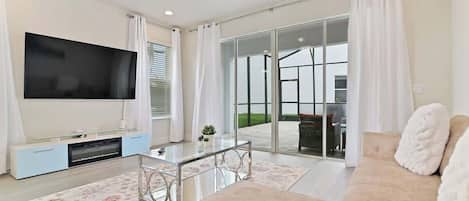 テレビ、書斎 / ワークスペース