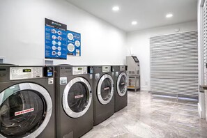 Interior - Cozy 1-bedroom apartment with AC in tranquil Jacksonville (Jacksonville)