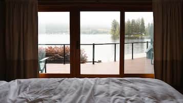 4 bedrooms, WiFi, bed sheets