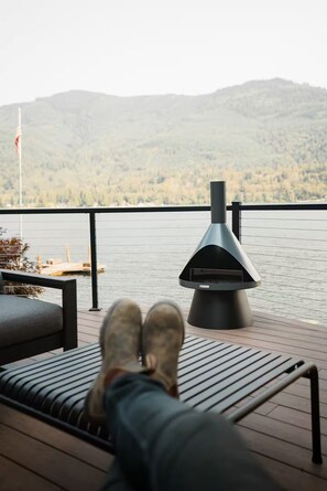 Property grounds - Stillwater Lakehouse -  Waterfront on Lake Samish, Bellingham WA (Bellingham)