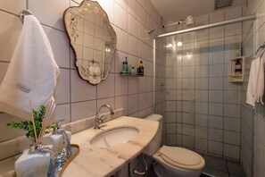 House, Smoking | Bathroom - Apto Pet Friendly com Garagem na Enseada Azul (Guarapari)