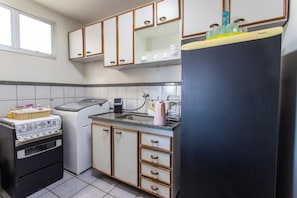 Apartment, Smoking | Private kitchen - Apto Pet Friendly com Garagem na Enseada Azul (Guarapari)