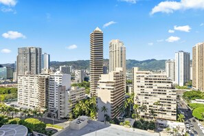Exterior - *TOP FLOOR* Waikīkī Studio steps from the ocean (Honolulu)