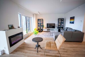 TV, offices - 109 | Peaceful heaven with beautiful terrace (Baie-Saint-Paul)