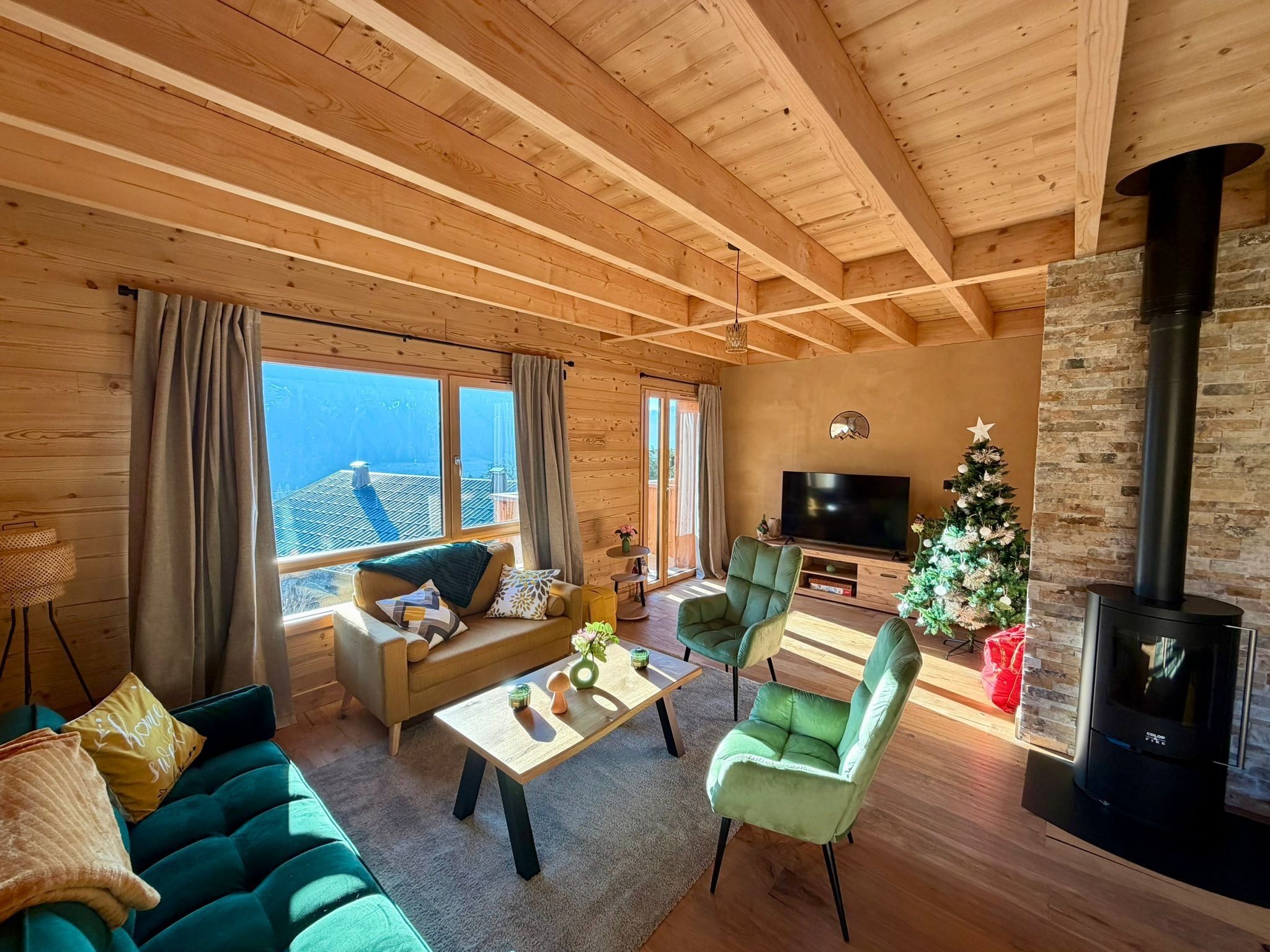 Smart-TV, peis og bøker