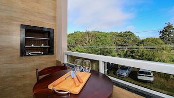 Apartment | Outdoor dining