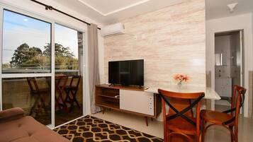 Apartamento | Área de estar | TV