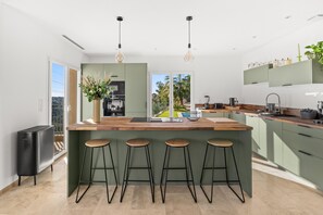 Fridge, microwave, oven, dishwasher - HAPPYFEW DOMAINE DE LA SOURCE (Niza)