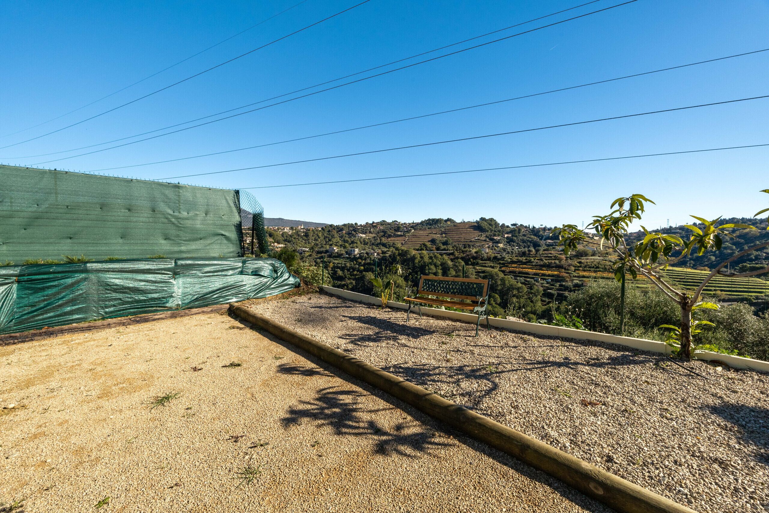 المنطقة المحيطة بالمنشأة