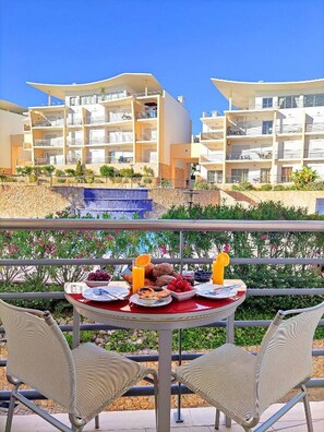 Outdoor dining - Luxury Apartment Ocean View by Be Cherish (Albufeira)