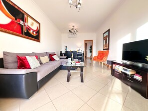 TV, books - Luxury Apartment Ocean View by Be Cherish (Albufeira)
