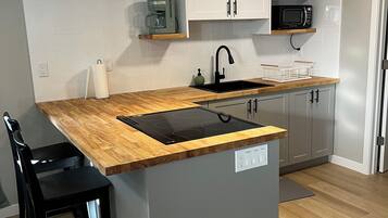 Microwave, oven, stovetop, coffee/tea maker