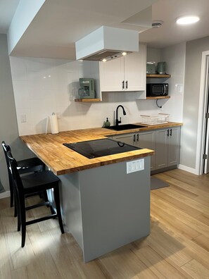 Microwave, oven, stovetop, coffee/tea maker - Bright & Cozy Basement Suite – Perfect for Work or Adventure (Fort Saskatchewan)